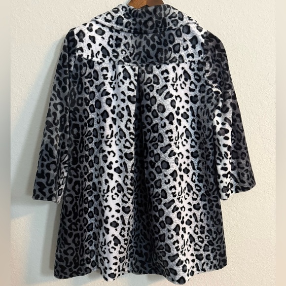 Anthropologie Aunt Wanda Grey Faux Fur Snow Leopard Print 3/4 Sleeve Jacket - Picture 7 of 10